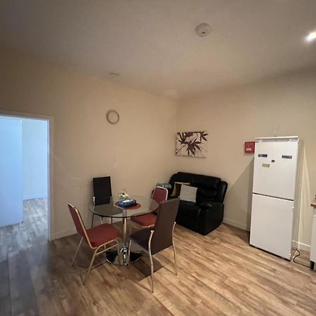 Aberdeen Stay Central 2-Bedrooms Apt-No Party ภายนอก รูปภาพ