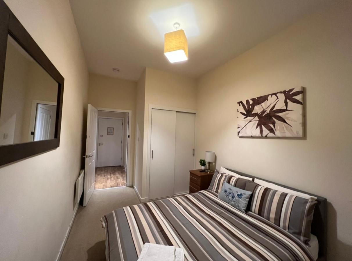 Aberdeen Stay Central 2-Bedrooms Apt-No Party ภายนอก รูปภาพ