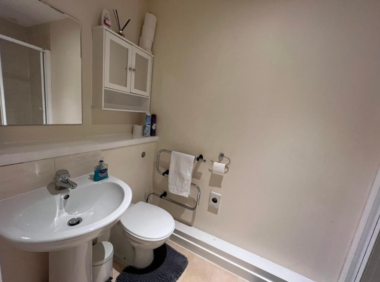 Aberdeen Stay Central 2-Bedrooms Apt-No Party ภายนอก รูปภาพ