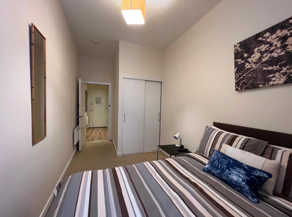 Aberdeen Stay Central 2-Bedrooms Apt-No Party ภายนอก รูปภาพ