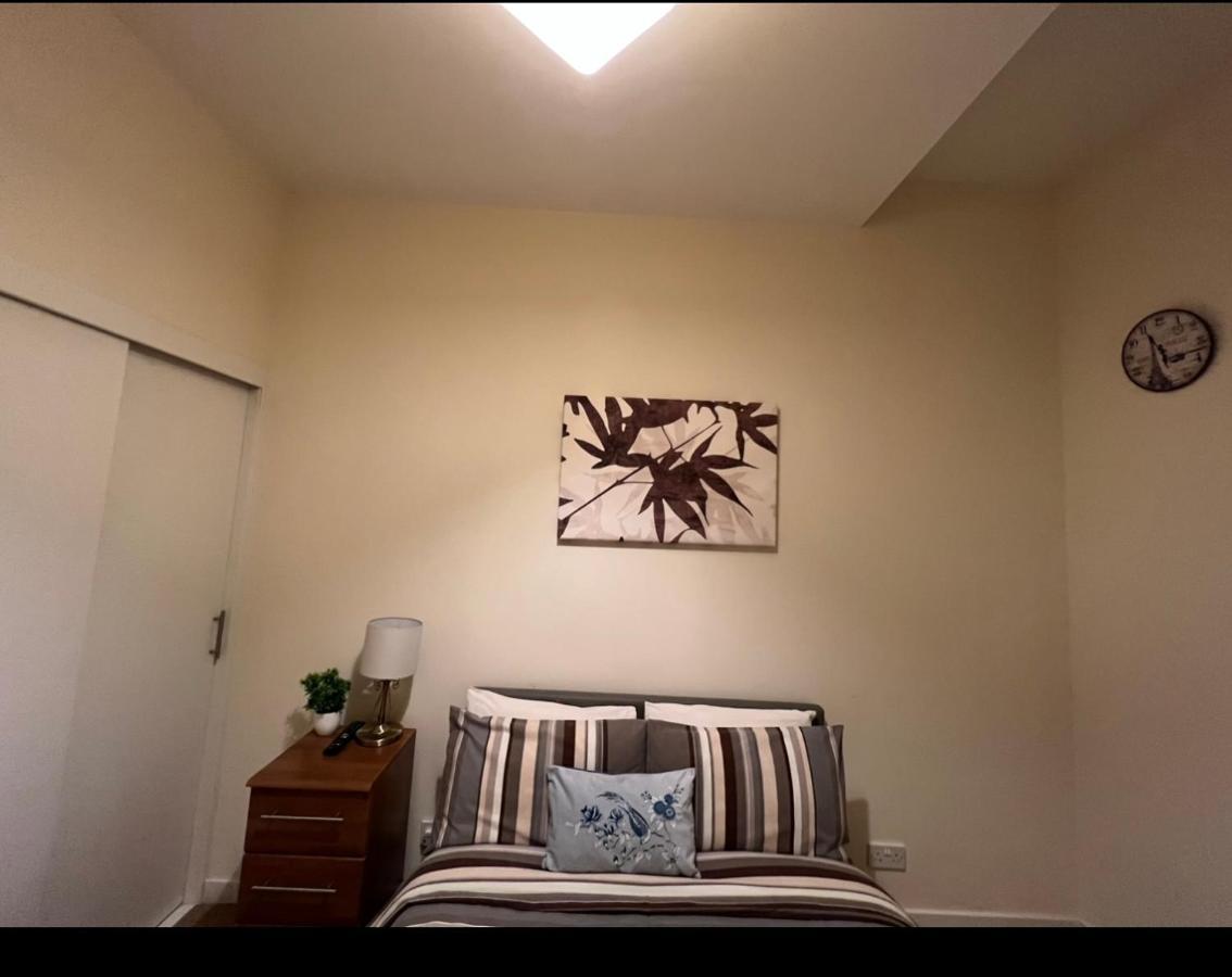 Aberdeen Stay Central 2-Bedrooms Apt-No Party ภายนอก รูปภาพ