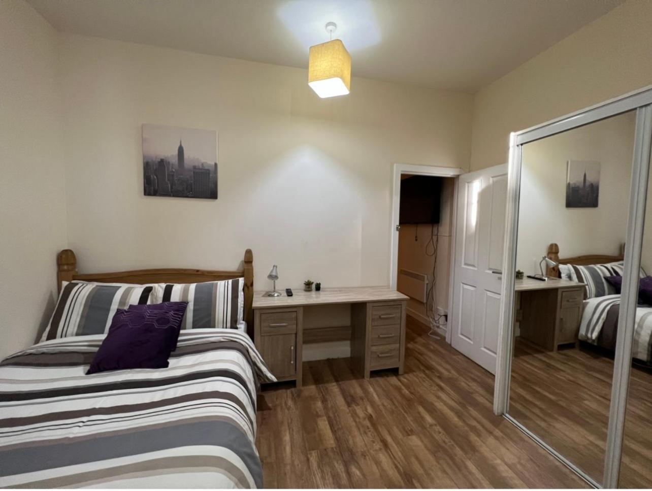 Aberdeen Stay Central 2-Bedrooms Apt-No Party ภายนอก รูปภาพ