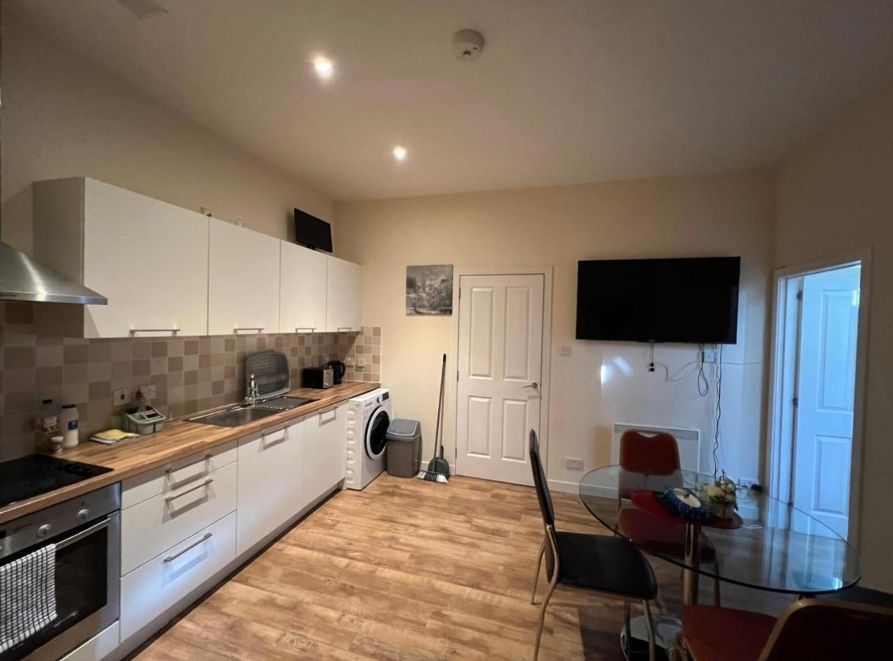 Aberdeen Stay Central 2-Bedrooms Apt-No Party ภายนอก รูปภาพ
