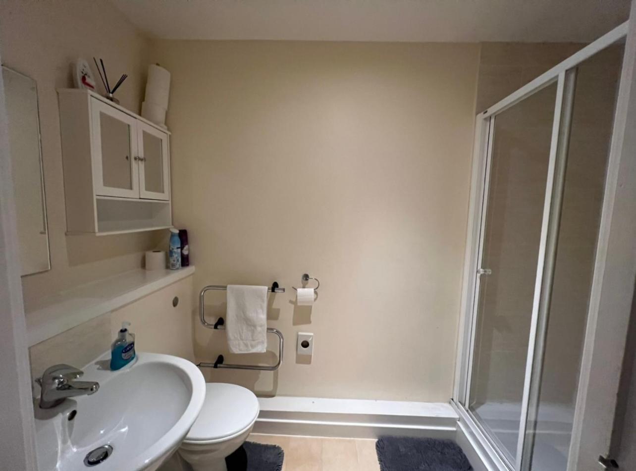 Aberdeen Stay Central 2-Bedrooms Apt-No Party ภายนอก รูปภาพ