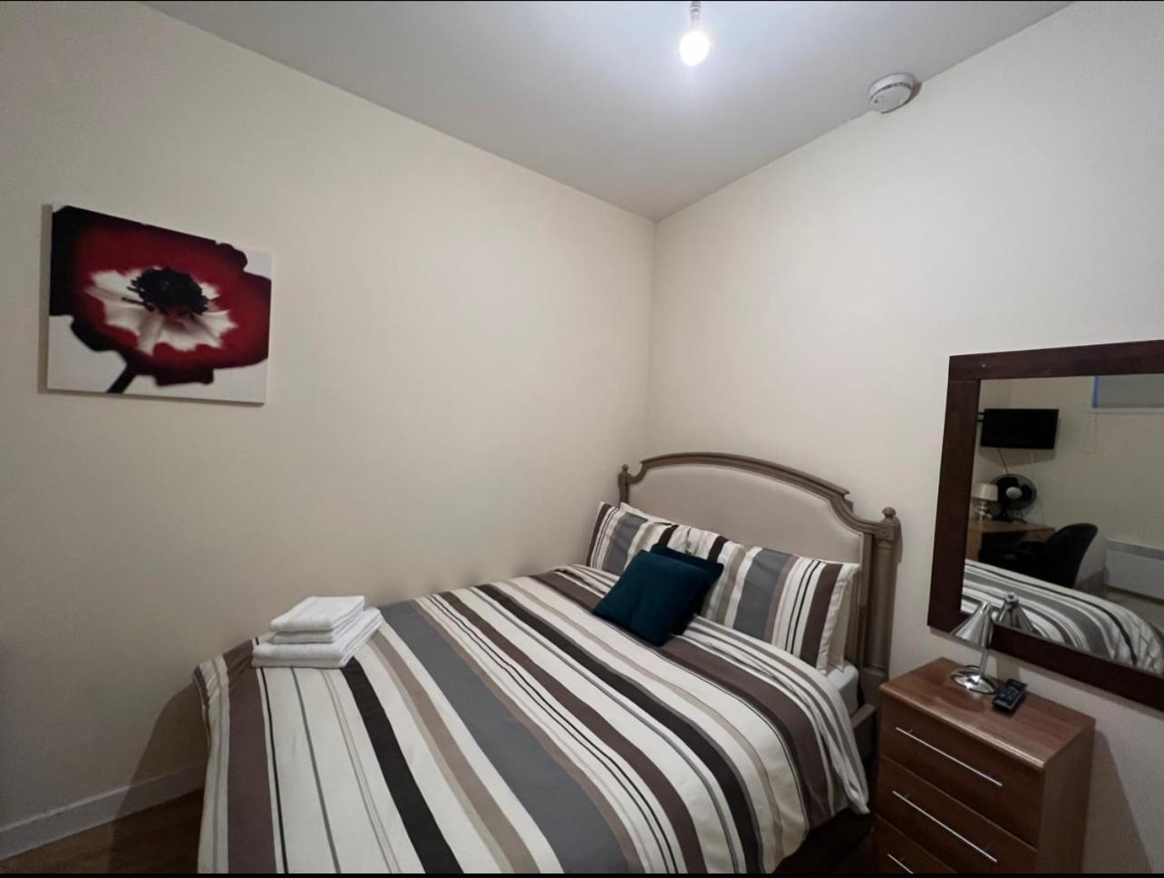Aberdeen Stay Central 2-Bedrooms Apt-No Party ภายนอก รูปภาพ