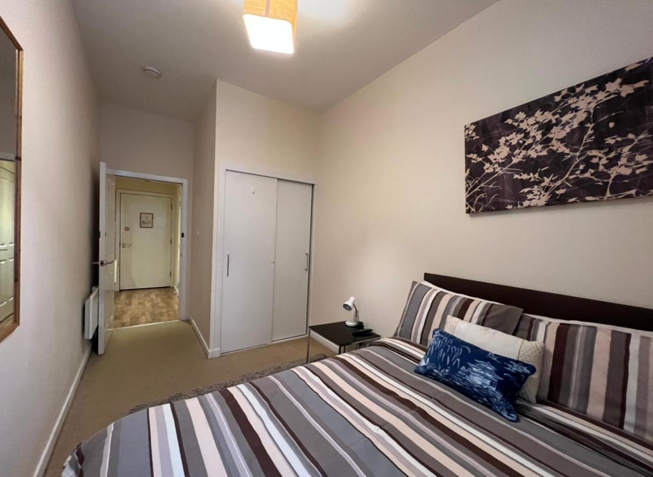 Aberdeen Stay Central 2-Bedrooms Apt-No Party ภายนอก รูปภาพ
