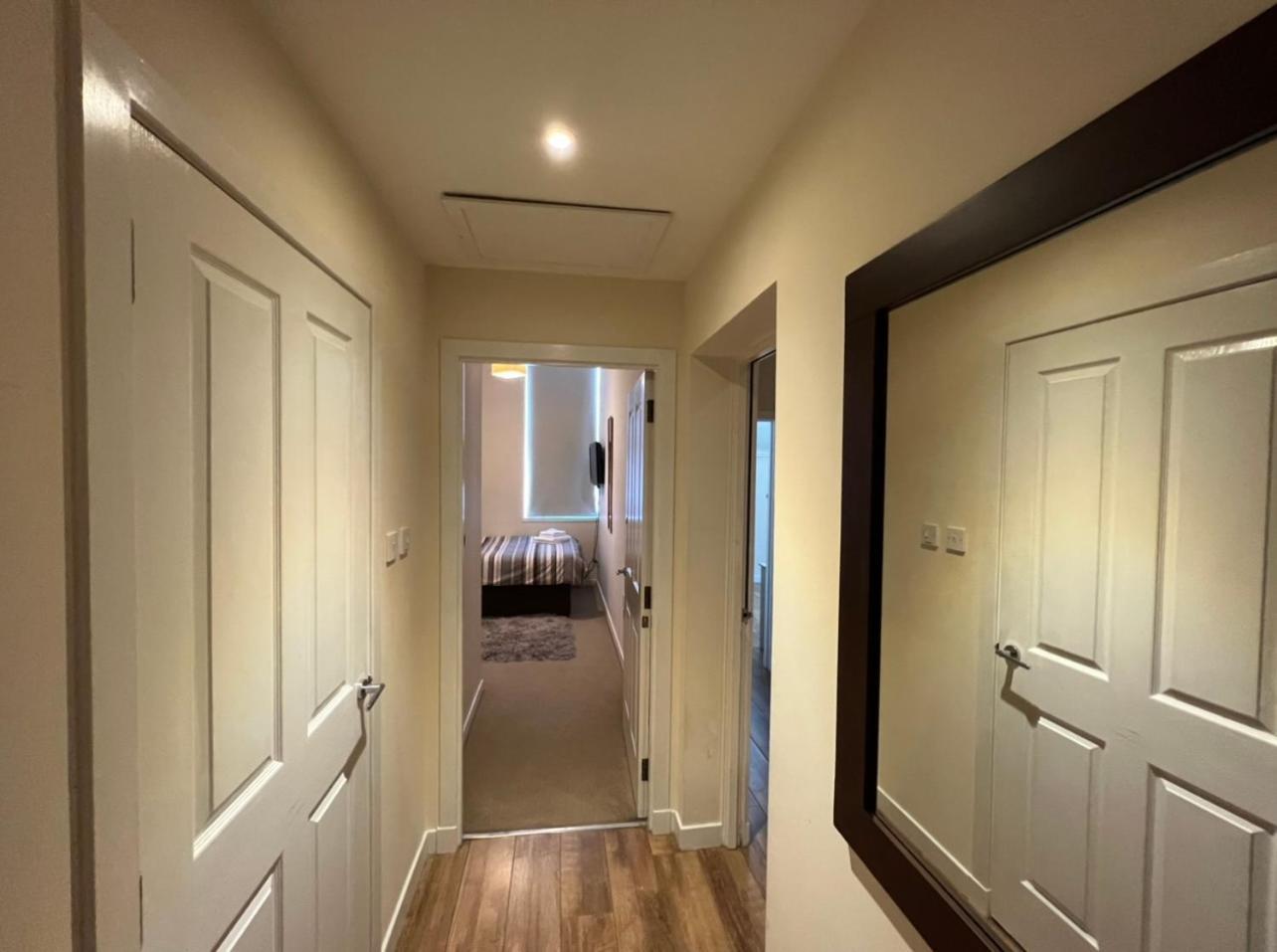Aberdeen Stay Central 2-Bedrooms Apt-No Party ภายนอก รูปภาพ